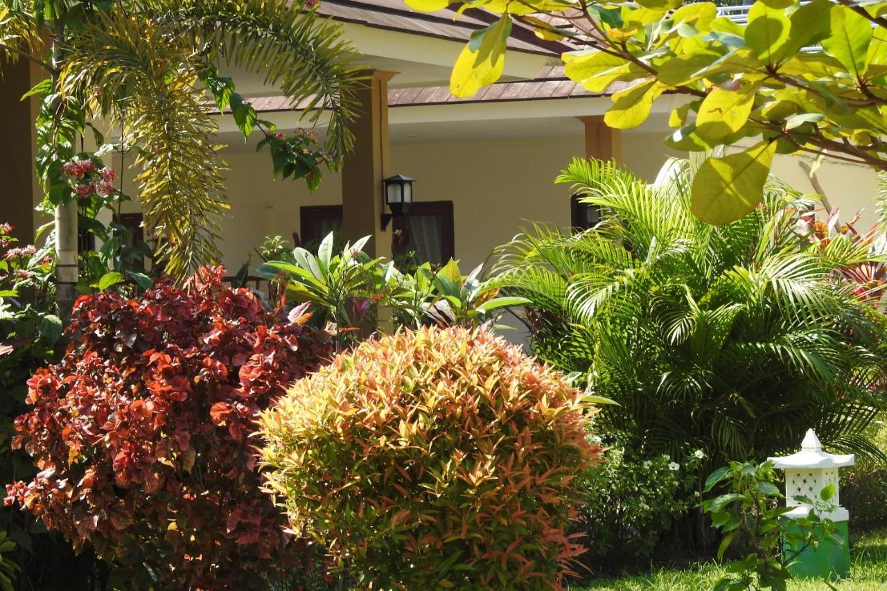 D'Batur Hotel Senggigi Exterior photo