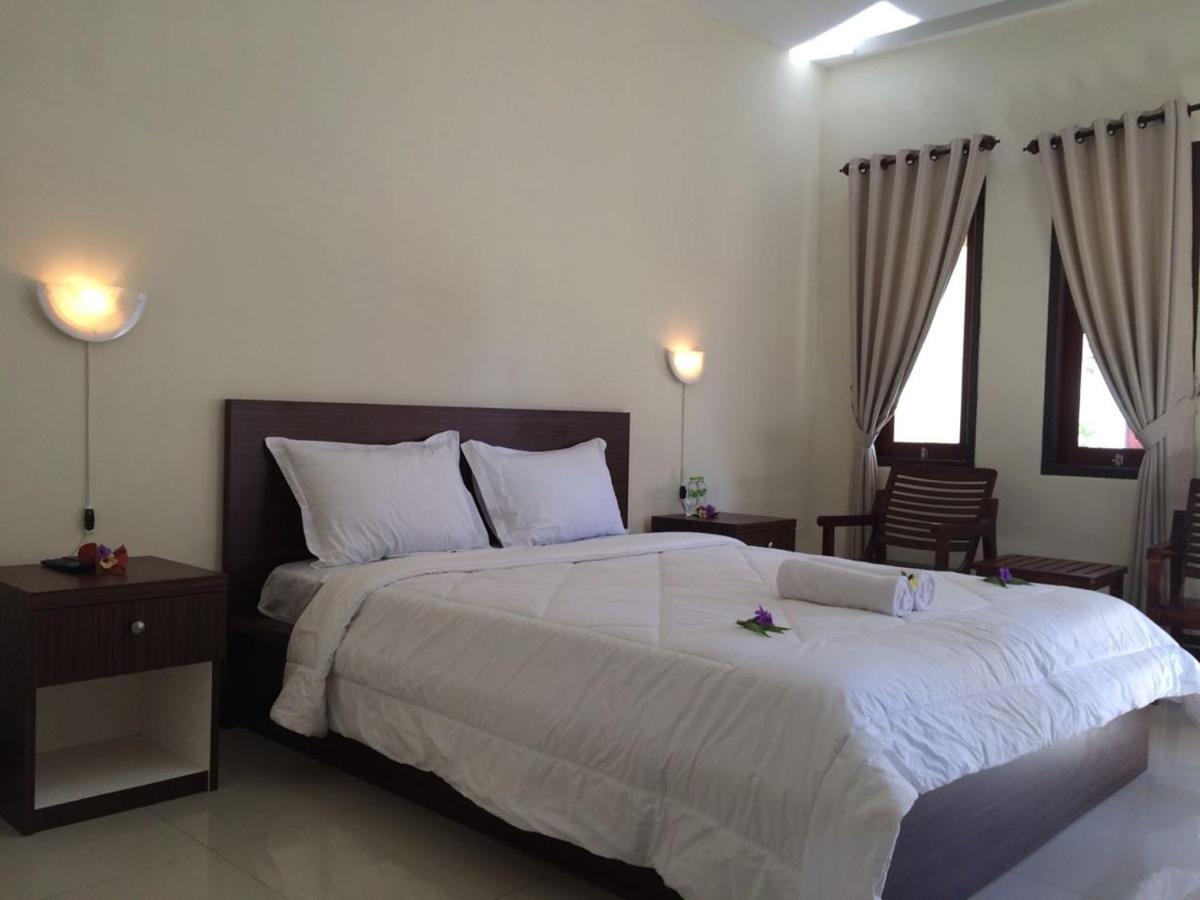 D'Batur Hotel Senggigi Exterior photo