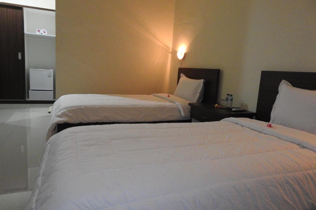 D'Batur Hotel Senggigi Exterior photo