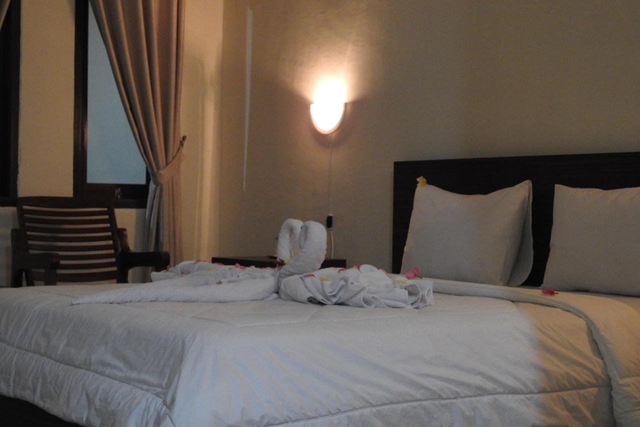 D'Batur Hotel Senggigi Exterior photo