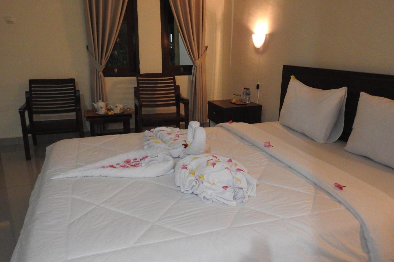 D'Batur Hotel Senggigi Exterior photo