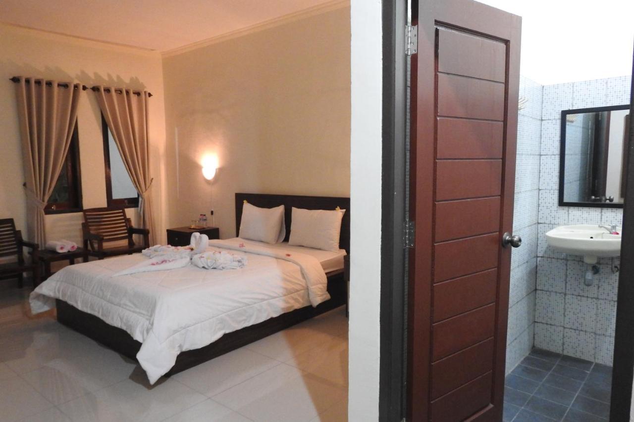 D'Batur Hotel Senggigi Exterior photo