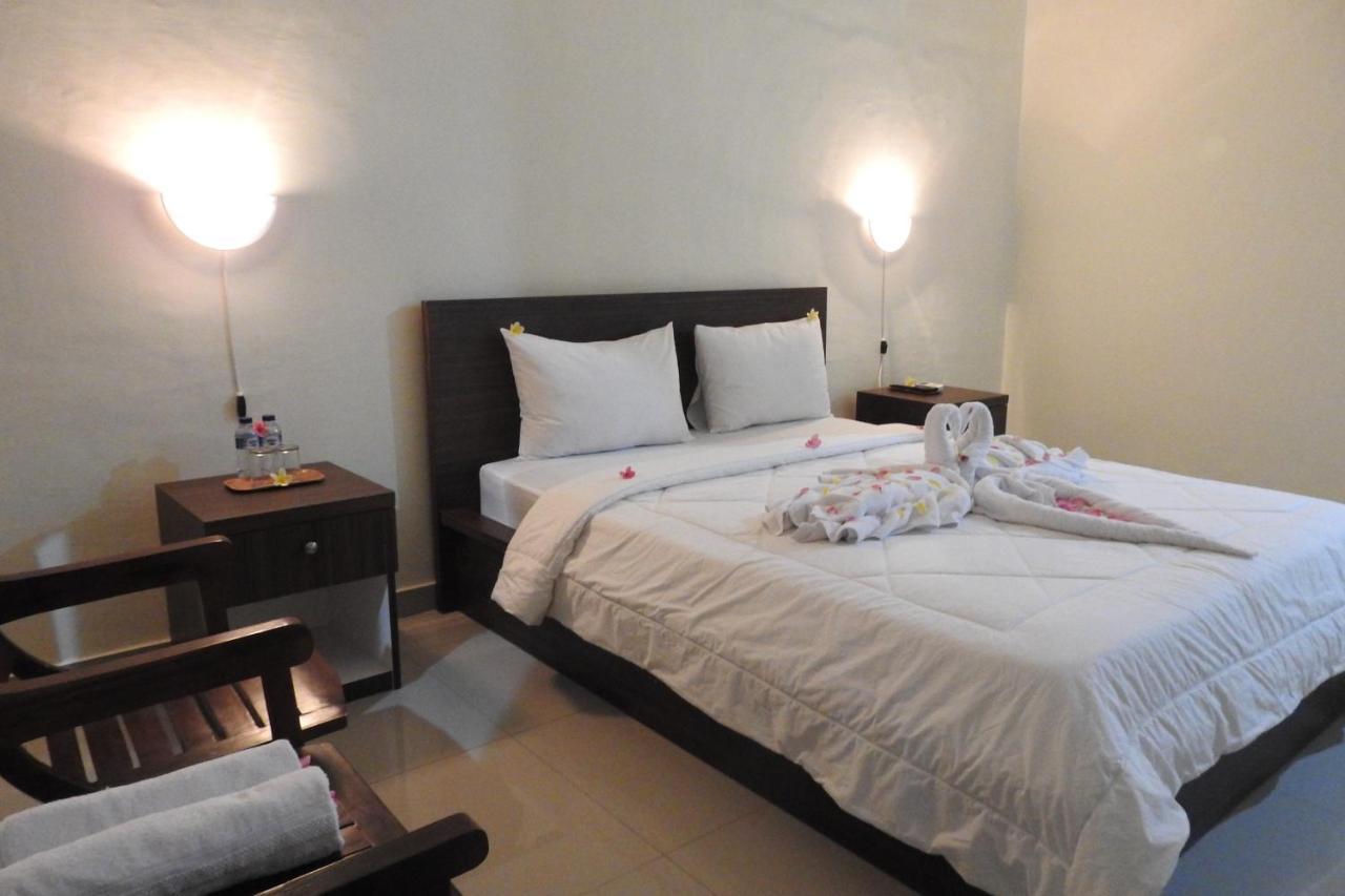 D'Batur Hotel Senggigi Exterior photo