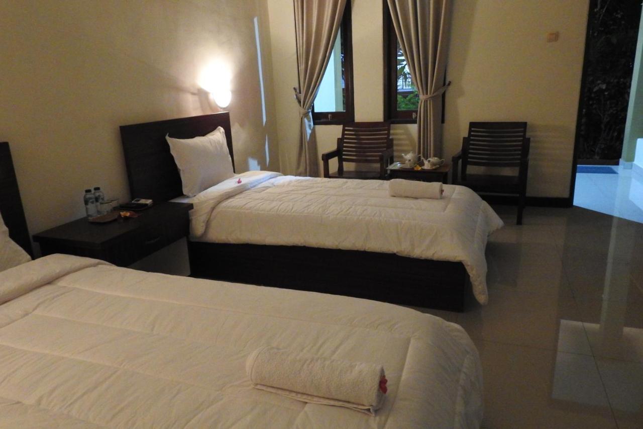 D'Batur Hotel Senggigi Exterior photo